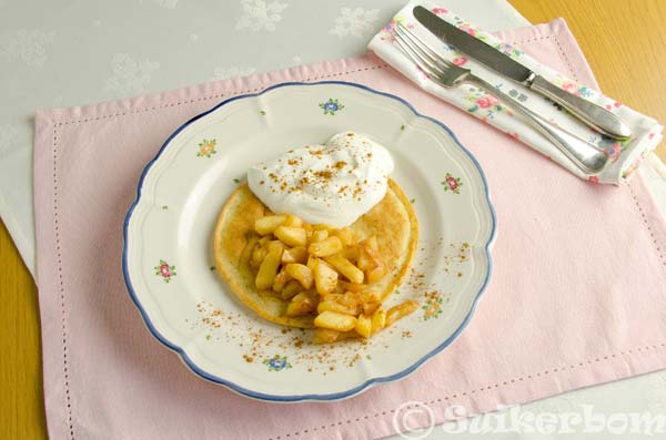 koolhydraatarme glutenvrije pannenkoek met warme appel